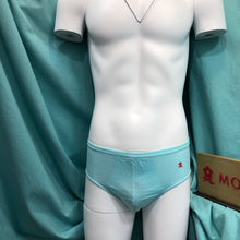 將圖片載入圖庫檢視器 01款夢特嬌男裝內褲三角型-淺藍色
